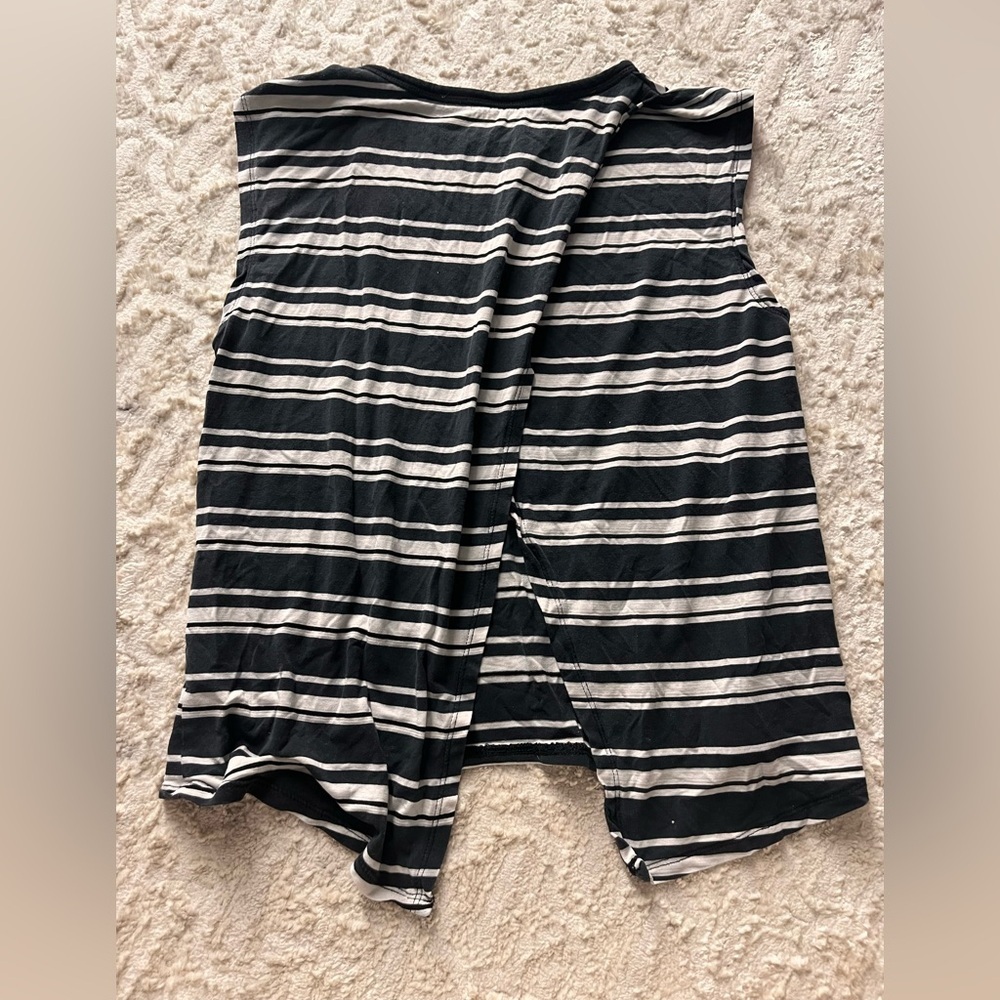 Athleta Black and White Striped open back sleeveless to woman’s size xxs - Picture 4 of 4